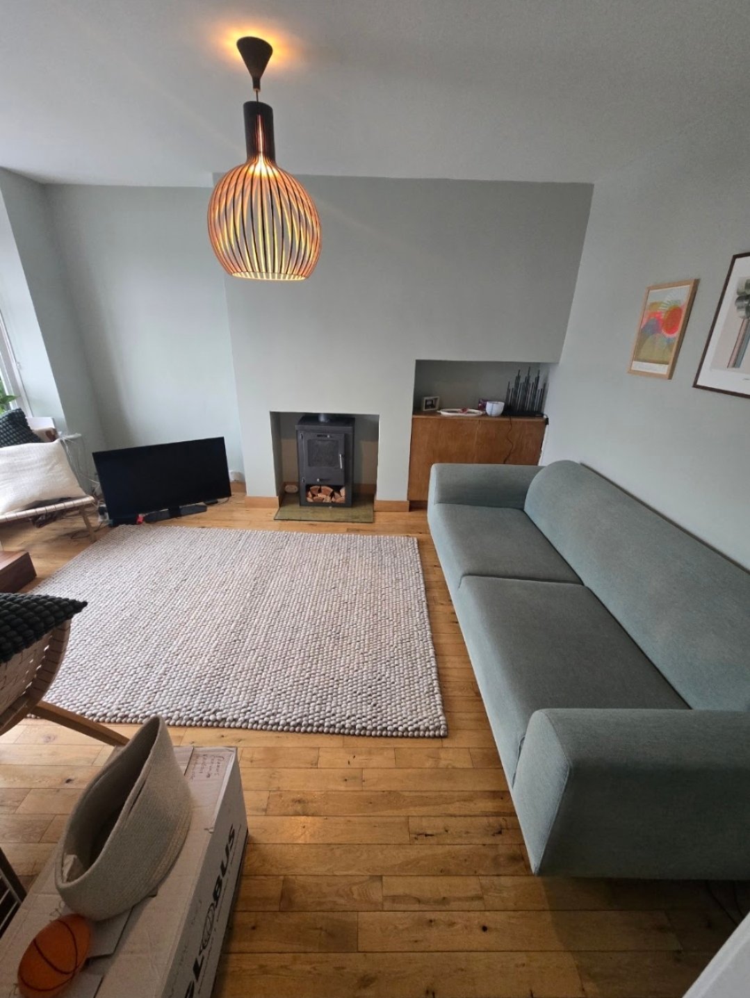 Beautifully cleaned living room with textured wool rug in a Horsforth home