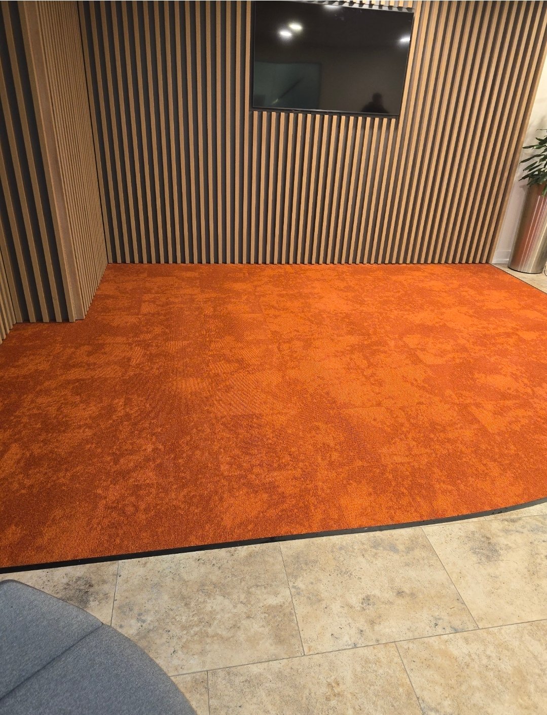 Kings Security Systems lobby carpet cleaning result